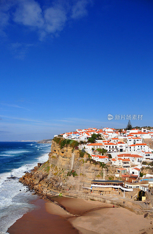 Azenhas do Mar，位于葡萄牙辛特拉大西洋悬崖上的村庄